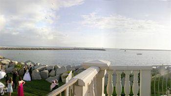 Marina - A Waterfront 3* Oceanside